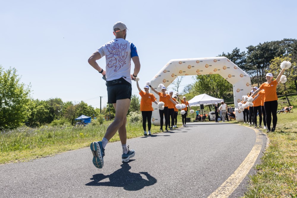 Versenyzők a XX. NN Ultrabalaton futóversenyen.