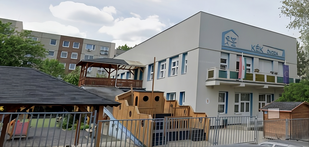 Belőttek az ablakon keresztül a solymári óvoda egyik csoportszobájába