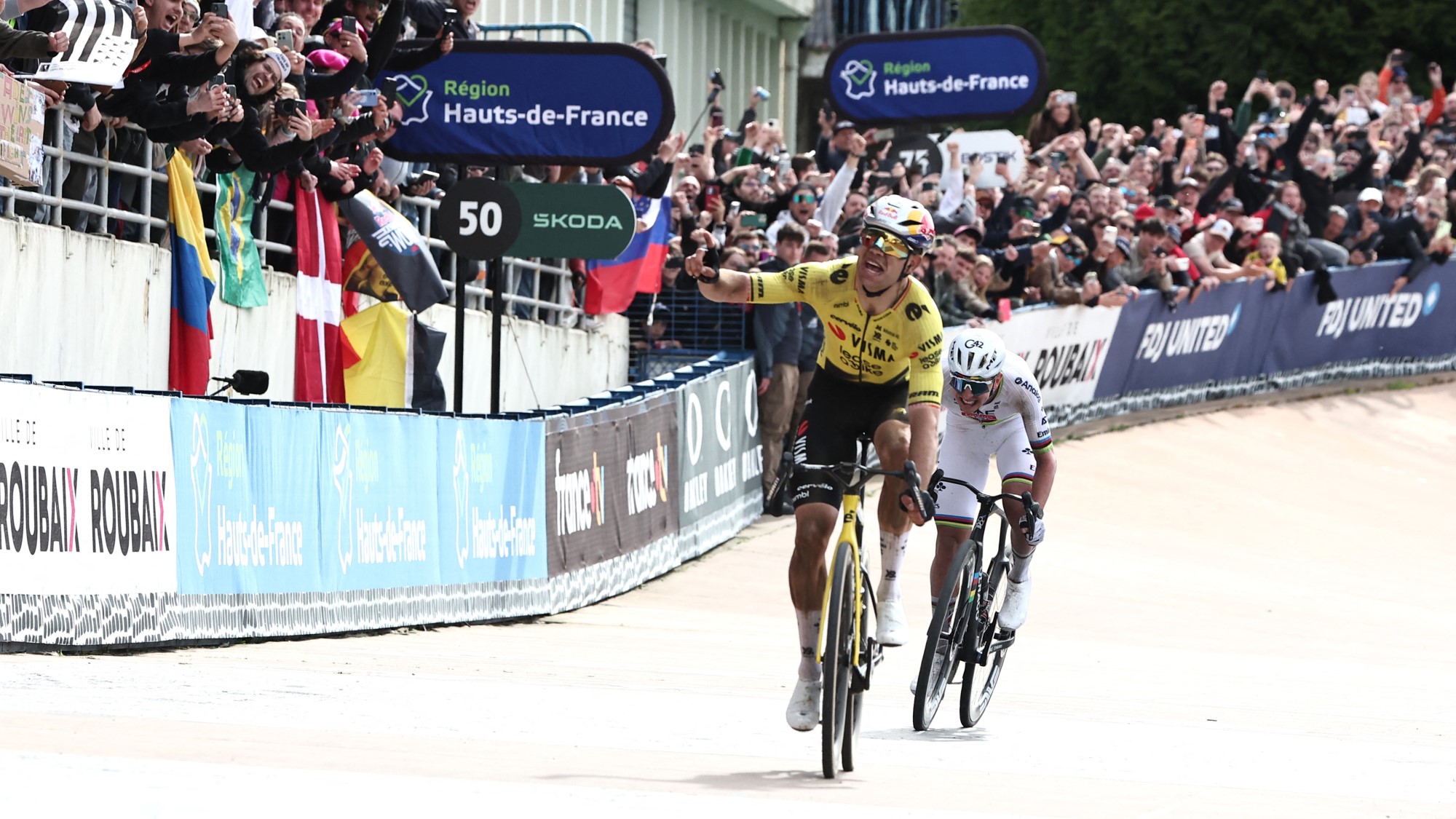 Wout van Aert nyerte a versenyt.