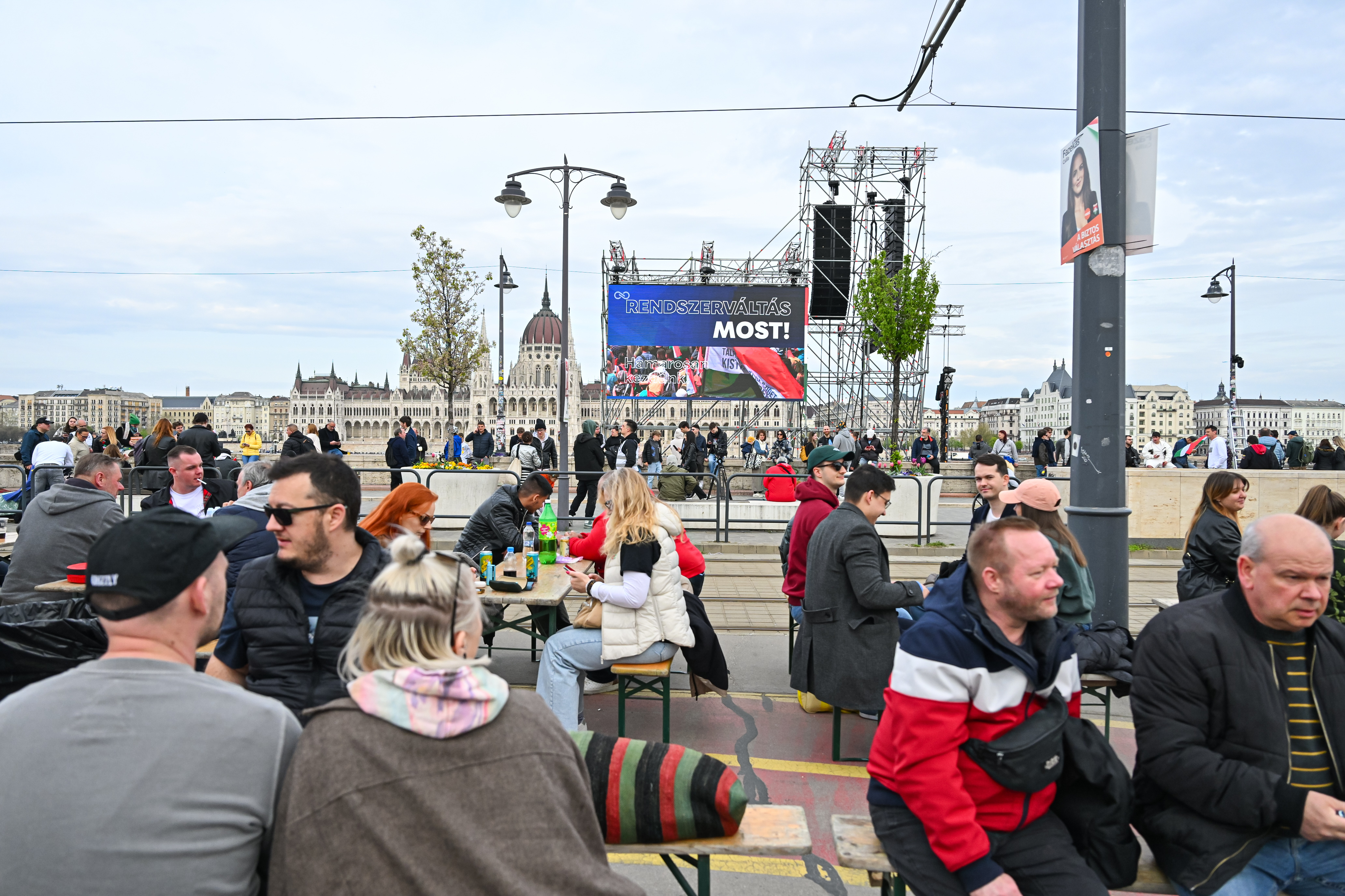 Magyar Péter: Felszólítom a köztársasági elnököt, hogy kérjen fel kormányalakításra, aztán távozzon a hivatalából, és ugyanerre szólítom fel az összes bábot – kétharmadon a Tisza 1