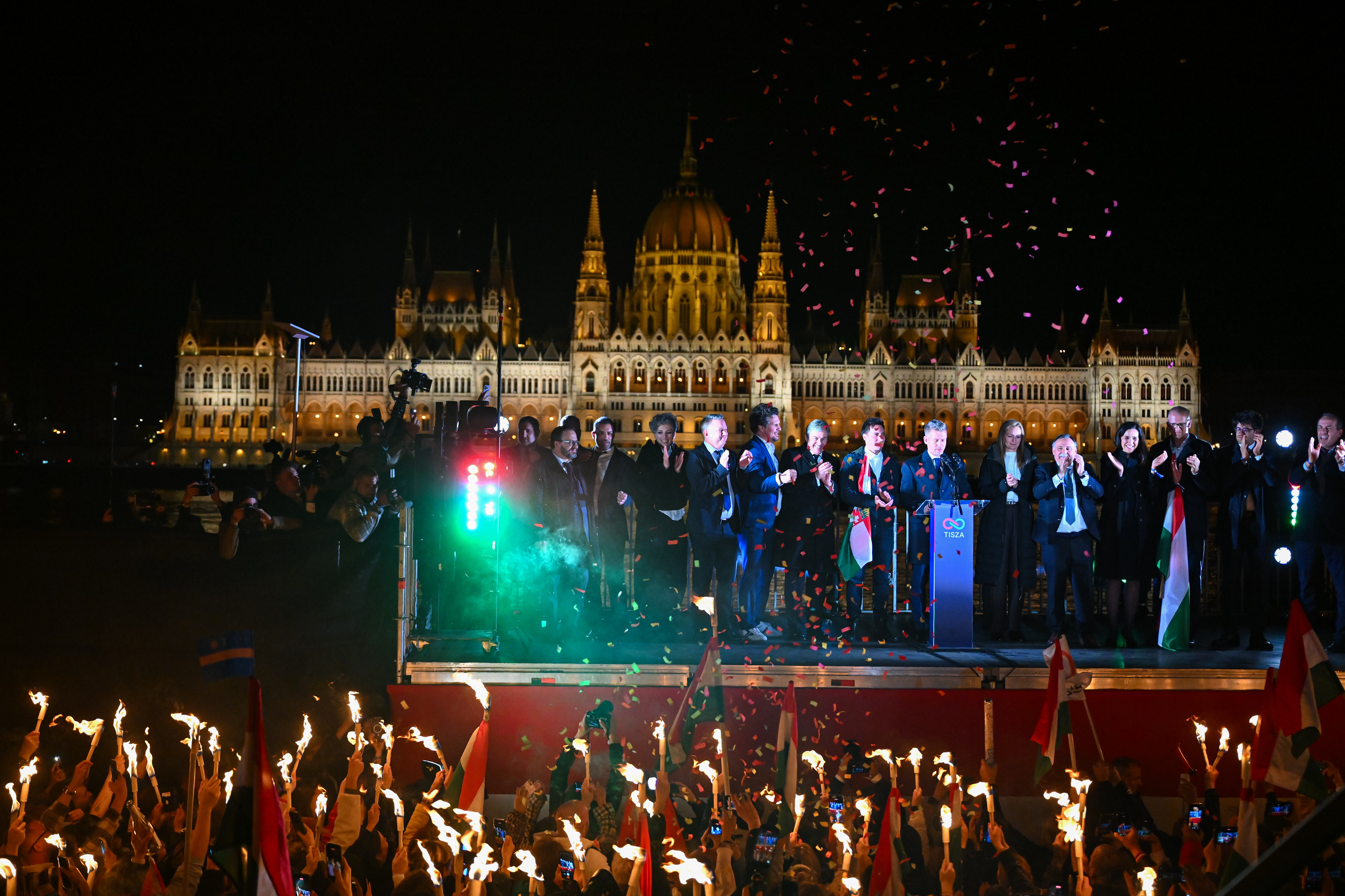 Ez már nem Orbán Viktor és a Fidesz országa: Magyar Péter valószerűtlen útja a politikai senkiföldjéről a rendszerváltásig vezetett 4