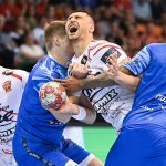 Ahmed Mesilhy (b) és Jehia el-Dera (j2), a Veszprém játékosai a férfi kézilabda Magyar Kupa döntőjében játszott One Veszprém HC - MOL Tatabánya KC mérkőzésen a győri Audi Arénában 2026. április 19-én.
