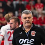 Xavi Pascual, a One Veszprém HC vezetőedzője a férfi kézilabda Bajnokok Ligája csoportkörében játszott One Veszprém HC – Kolstad Handball mérkőzésen a One Veszprém Arénában 2025. november 19-én.