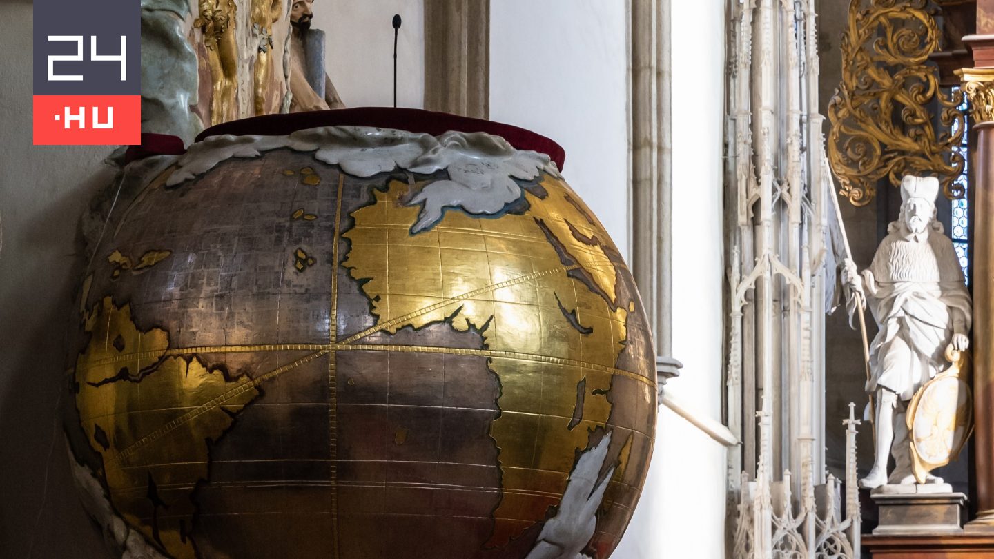 Földgömb alakú szószéket rejt egy cseh gótikus templom