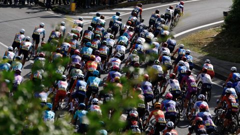 Giro'd Italia körforgalom nézők veszélyeztetés