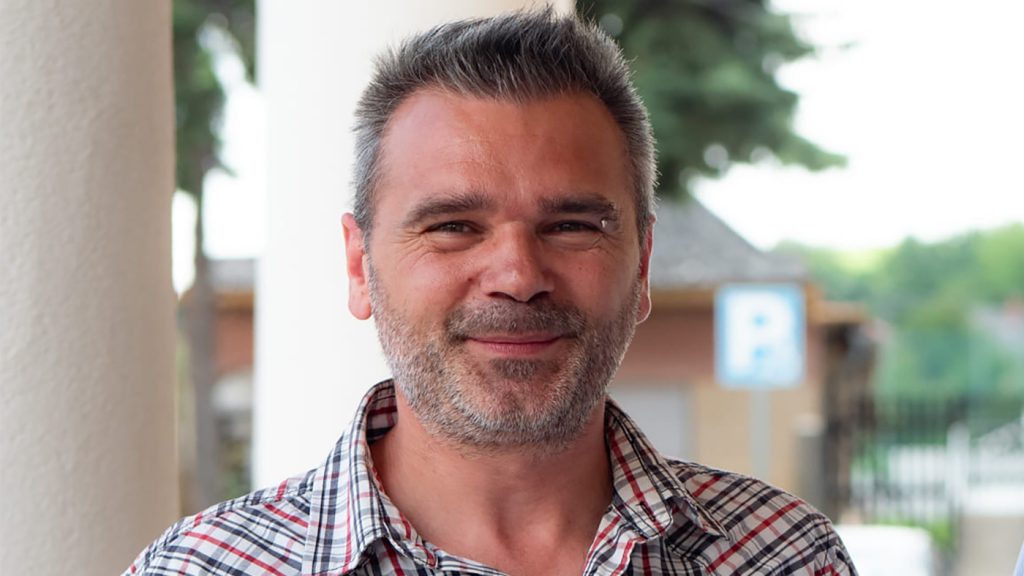 Legót lopott sárgarépa kódjával Bujáki Ferenc polgármester az egri Tescóban