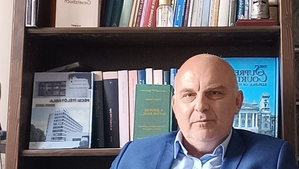 Felfedte kilétét a Vidéki prókátor