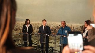 Magyar Péter a Tisza-kormány első ülése alakalmából tartott sajtótájékoztató Ópusztaszeren 2026. május 13-án.