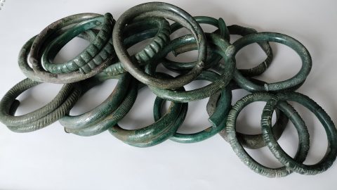Bronzkori kincshalom, amelyet Lengyelországban fedeztek fel.
