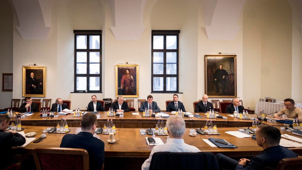 Orbán Viktor Magyar Péter posztja után 8 perccel nevére vette az Orbán Anitának írt nyílt levelet