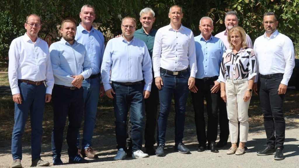 Magyar Péterhez fordult közös nyilatkozattal tíz megyei jogú város nem fideszes polgármestere
