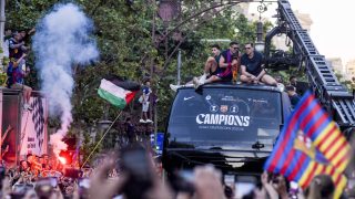 BARCELONA, SPAIN - MAY 11: Players of FC Barcelona celebrate winning the 2025/26 LaLiga and Supercopa de Espana titles with supporters in the streets of Barcelona, Spain, on May 11, 2026. Adria Puig / Anadolu