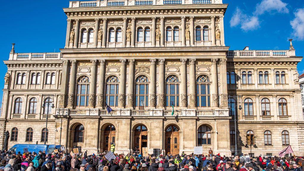 Magyar Péter beszédet mond a Magyar Tudományos Akadémia 200. közgyűlésének ünnepségén