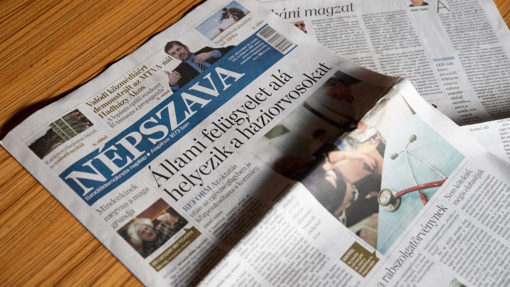 A veszélybe került Népszava főszerkesztője: A kormány nem hagyhatja érintetlenül ezt a helyzetet