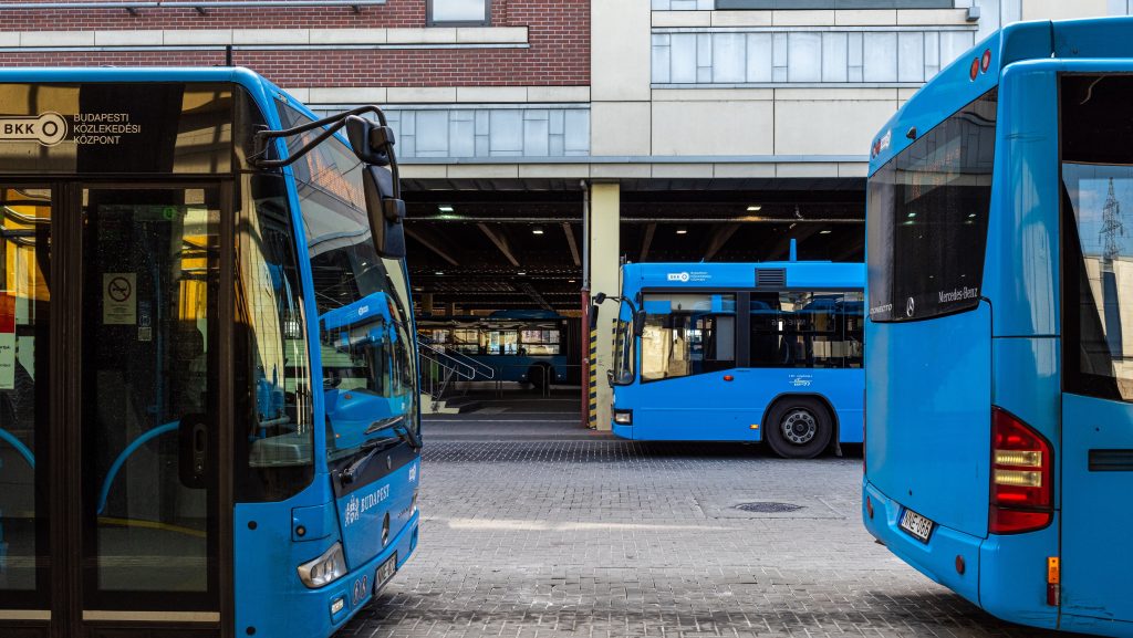 Embert gázolt a busz Kőbánya-Kispestnél az autóbuszállomáson