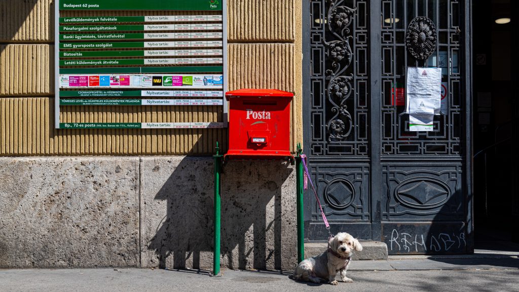 Május elsejétől díjakat emelt a posta.