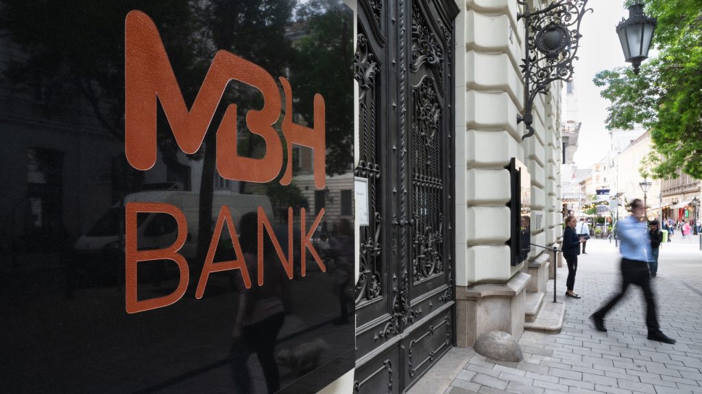 Veszélybe kerülhet a NER-cégek fizetőképessége, megszólalt az MBH Bank a kockázatokról