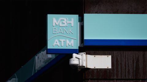 Néhány órás leállás lesz egyes MBH-s ATM-eknél már mától, május végéig.