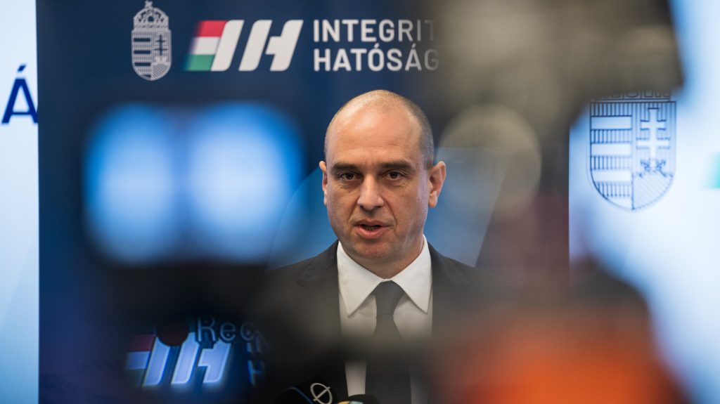 Az Integritás Hatóság elnöke: Ha egy rendszert bennfentesekre, átláthatatlanságra és informális befolyásra építenek, a partnerek türelme elfogy és a piacok felárat kérnek