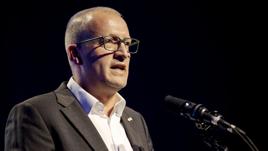 A Széchenyi Irodalmi és Művészeti Akadémia vezetősége tiltakozik ellene, hogy a kultúrpolitikáról továbbra is „a fidesz által létrehozott pártintézmény” döntsön