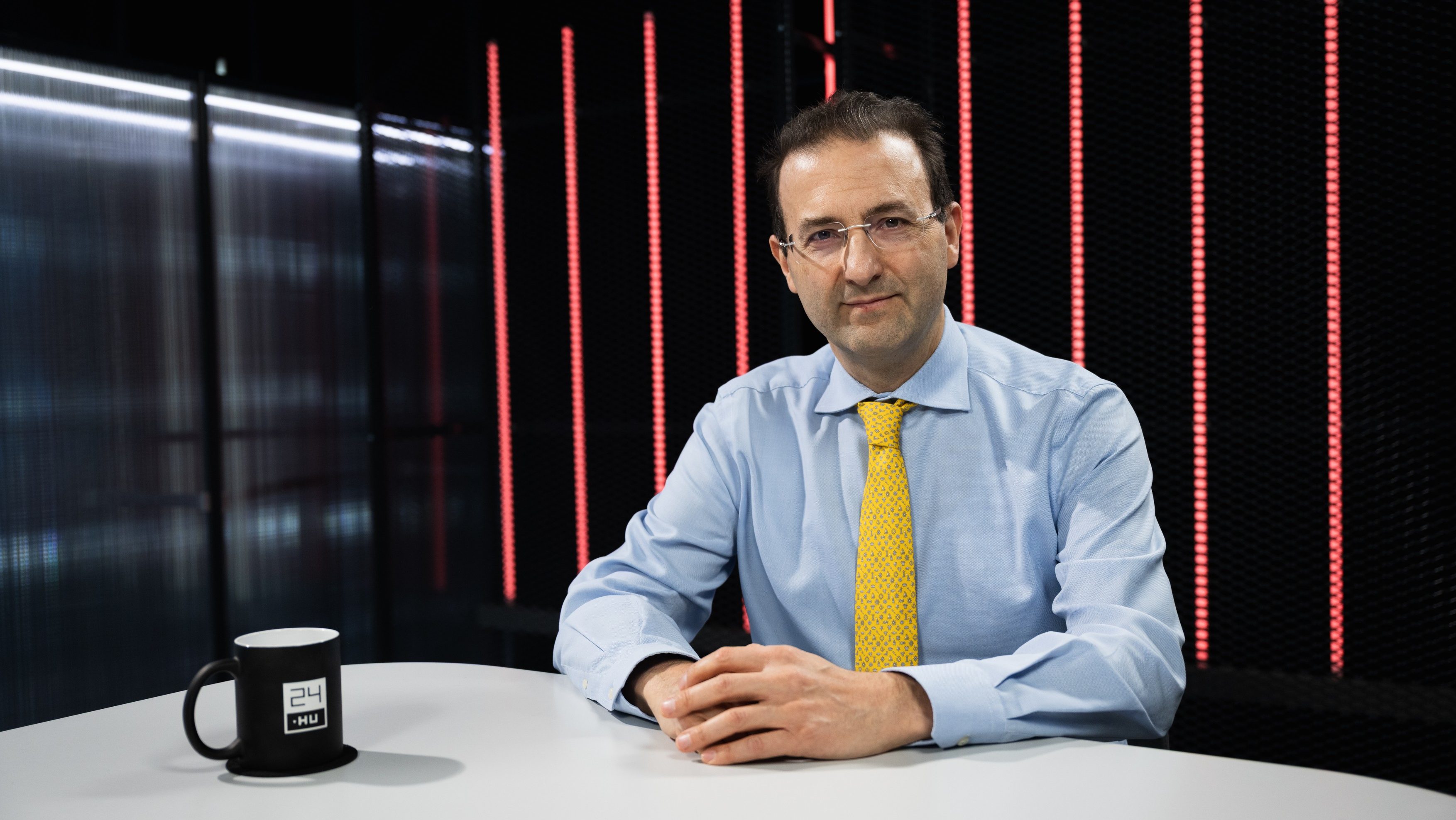 Orbán Krisztián a Della podcast felvétele előtt 2025. október 13-én., Image: 1045154489, Fotó: Szajki Bálint / 24.hu