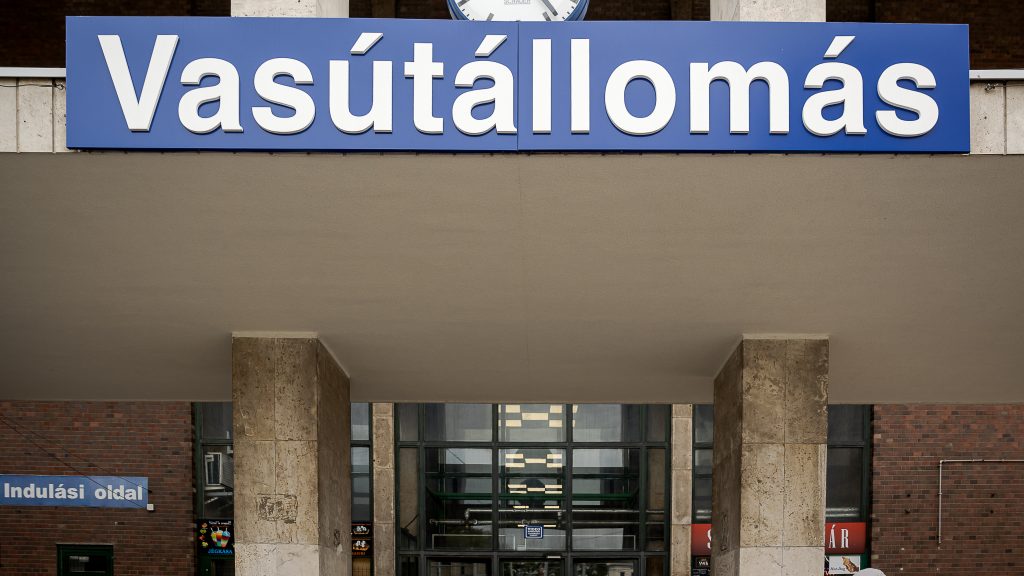 Vitézy: Lázár a leköszönése előtt újabb két vasútfejlesztés tenderét vonta vissza