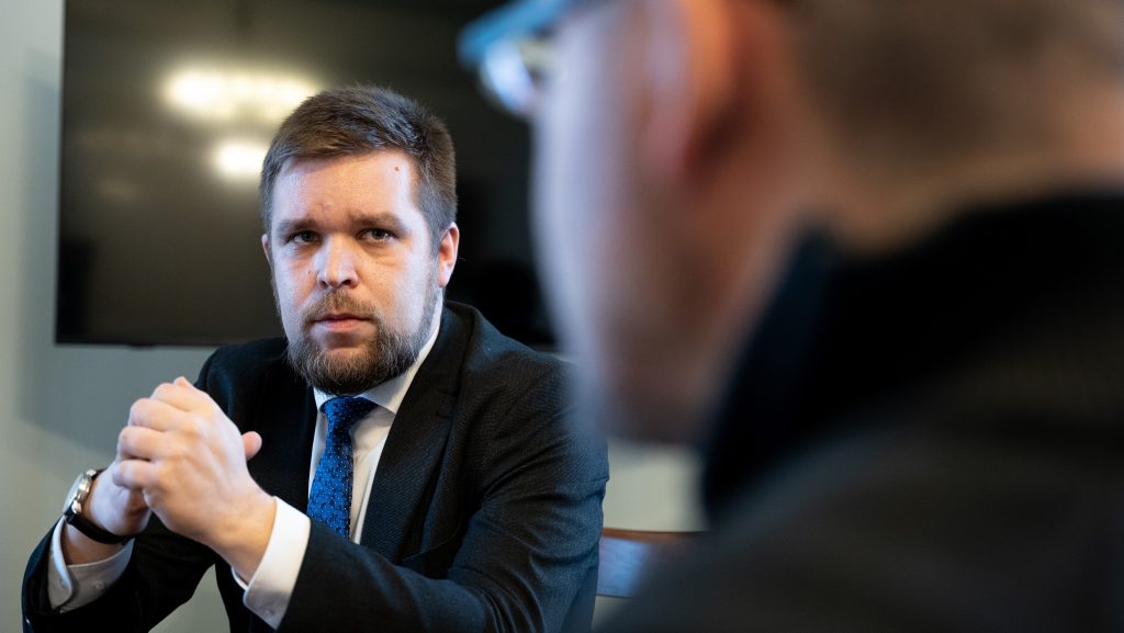 Azbesztszennyezés: a győri Útkezelő tájékoztatta Pintér Bence polgármestert