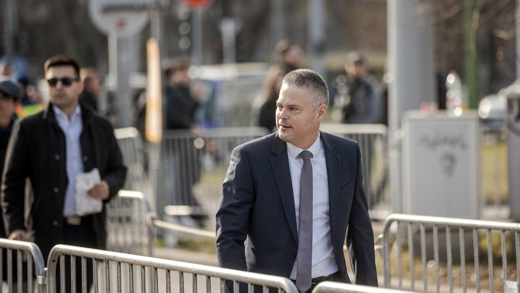 70 milliós végkielégítést osztott ki a stábjának Sára Botond
