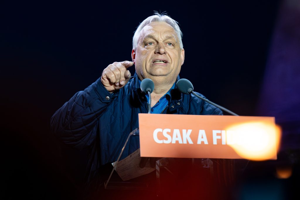 Orbán: A kormány nem hajtja végre a EU-bíróság gyermekvédelmi ítéletét