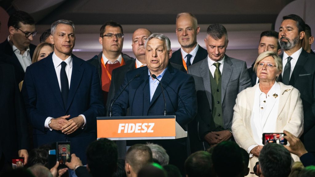Búcsúajándékot ad a kormány a távozó állami vezetőknek