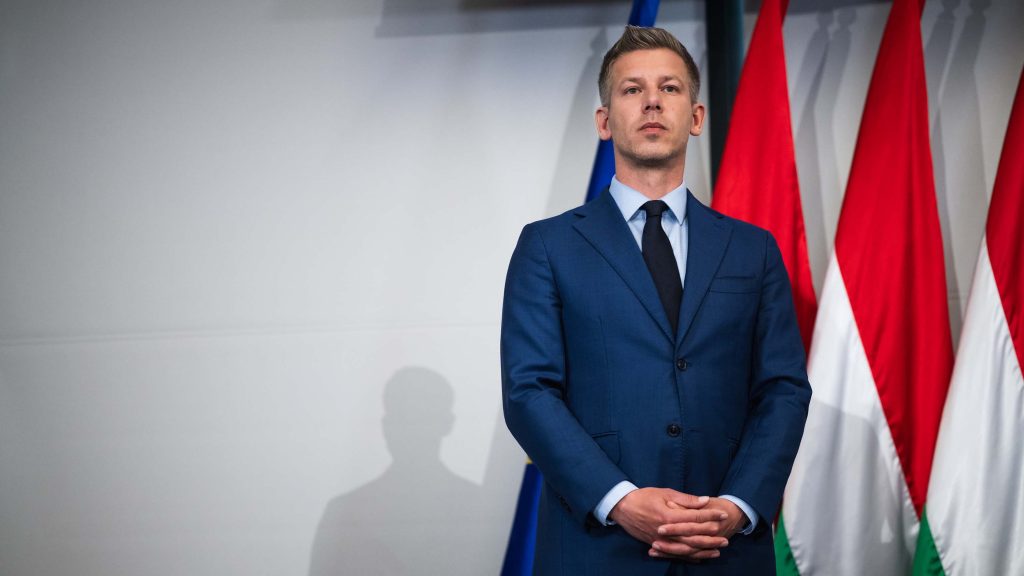 Visegrádi Négyek: gyorsan túlléptek a többiek Orbánon, és már Magyar Péterre várnak, de sok múlhat Ficón is