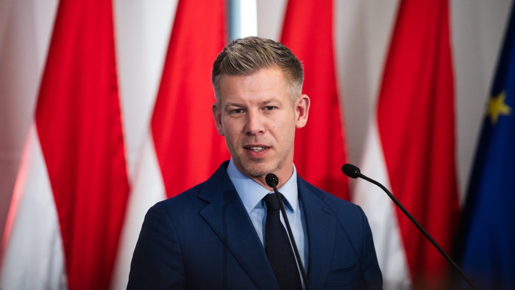 Magyar Péter: Orbán Viktor az utolsó héten még teljesen kifosztaná az államkasszát