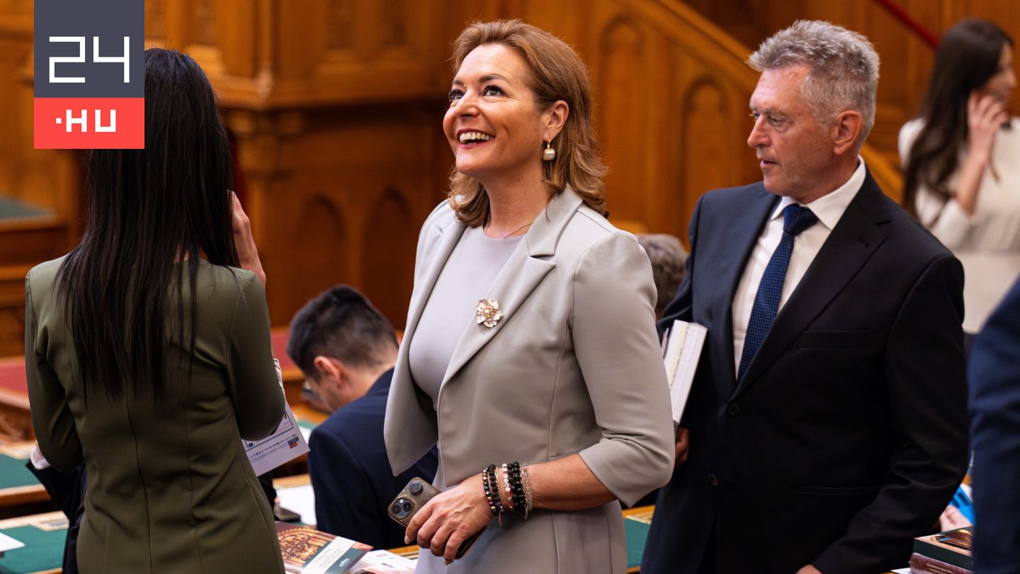 Vitályos Eszter kritizálja az új kormányszóvivőket.