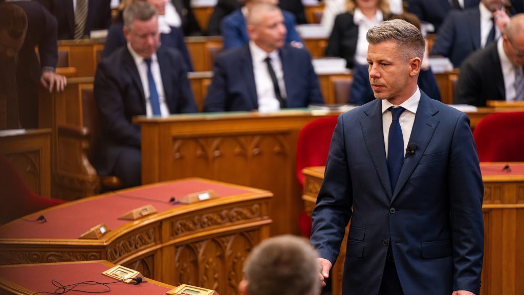 Magyar Péter: Gulyás Gergely hazudott, legalább hét ügyvezető miniszter hozott döntést az engedélye nélkül