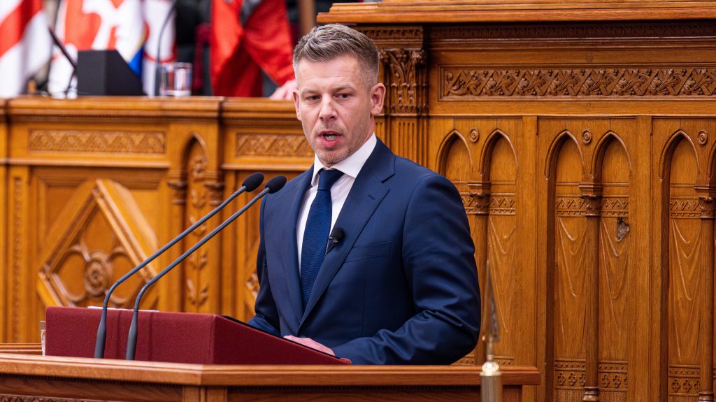 Magyar Péter szerint a tudta nélkül hoztak döntéseket a távozó ügyvezető miniszterek