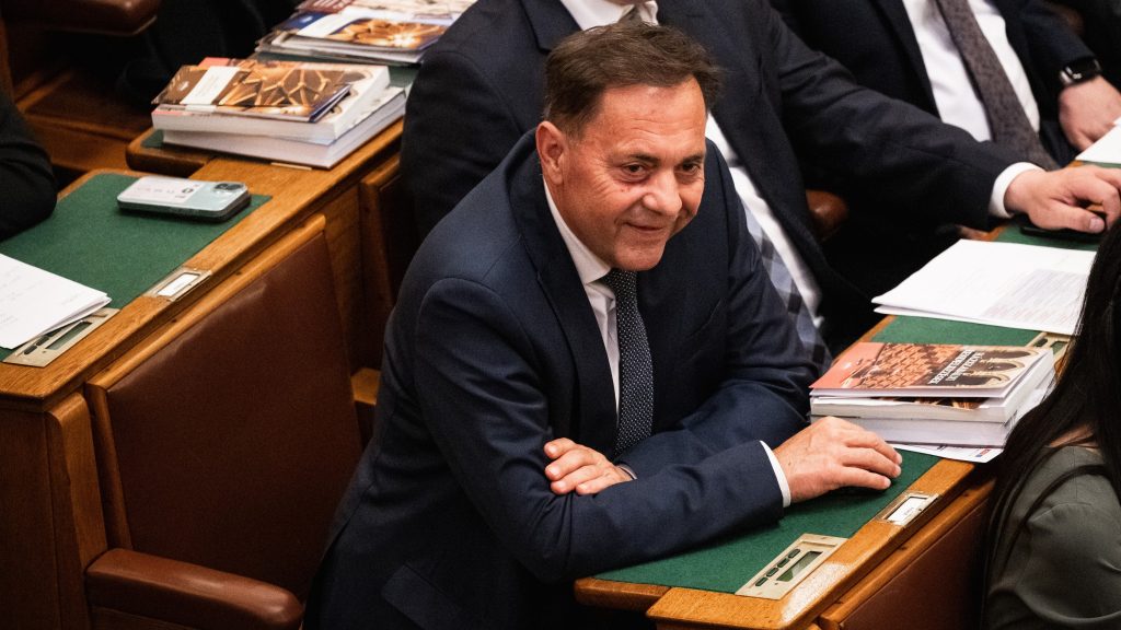 5,5 millióra büntették Pócsot, amiért megperzselt disznóra írta Ruszin-Szendi nevét