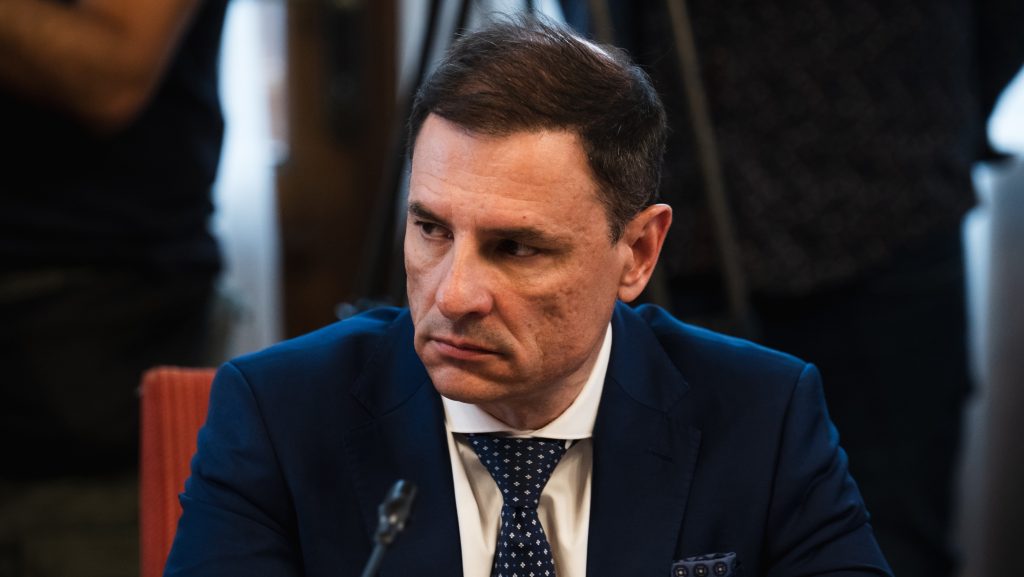 „Az lesz, Bence, hogy vége a Fidesznek, jó?” – felháborodott Fidesz-szavazó osztotta ki Tuzson Bencét egy lakossági fórumon
