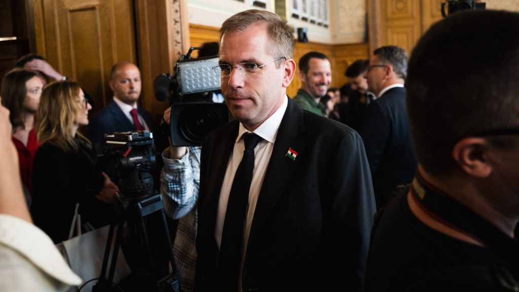 Magyar Péter miniszterelnök-helyettesnek nevezte ki Ruff Bálintot