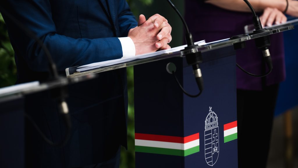 Tájékoztatót tartanak a kormánypárt szóvivői – Élő
