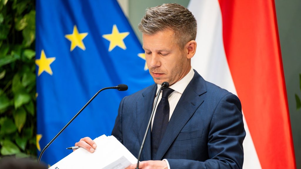 Magyar Péter felszólította Sulyok Tamást, hogy hozza nyilvánosságra a kegyelmi dossziét