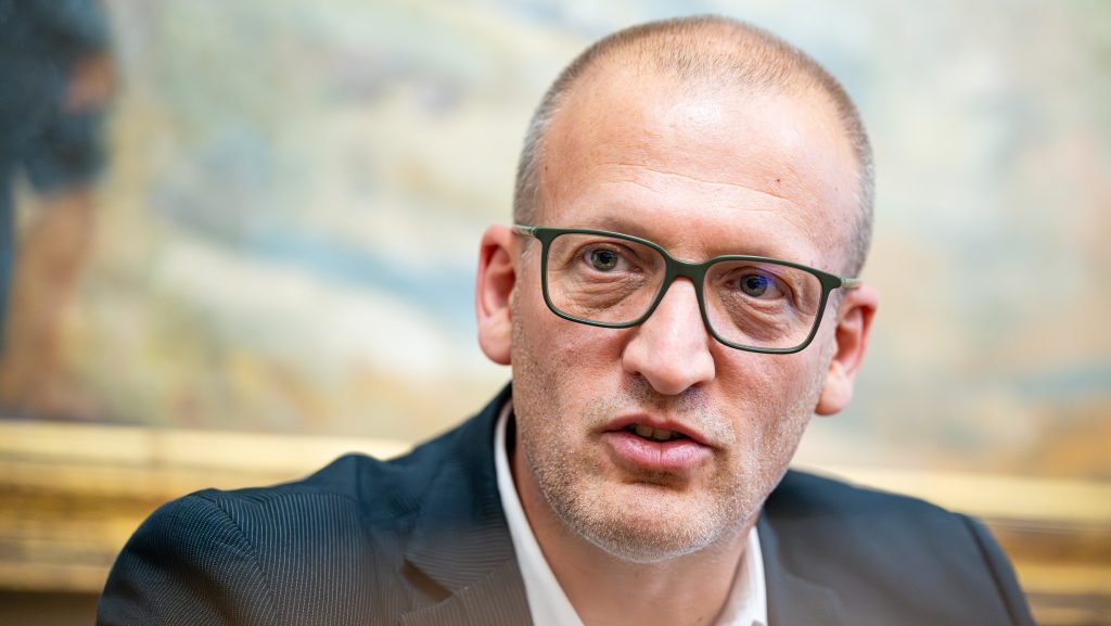 Költségvetési biztost nevez ki a kormány a közmédiához
