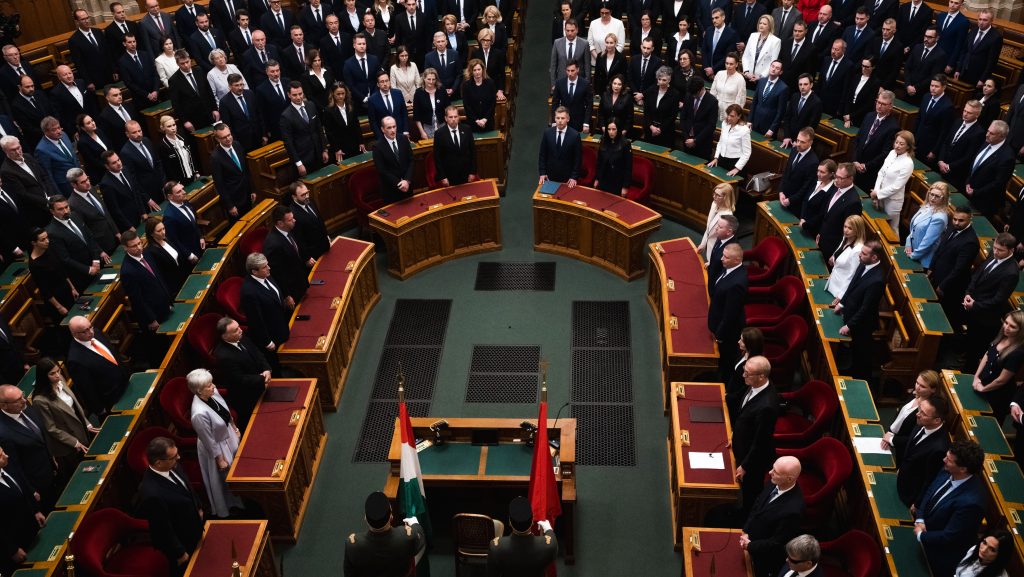 Megszavazta a parlament: mégsem lépünk ki a Nemzetközi Büntetőbíróságból