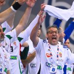 Chema Rodríguez, a magyar válogatott szövetségi kapitánya (j) a férfi kézilabda világbajnoki selejtezőben játszott Szerbia - Magyarország első mérkőzésen.