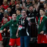 Chema Rodríguez, a magyar válogatott szövetségi kapitánya (k) a férfi kézilabda világbajnoki selejtezőben játszott Magyarország - Szerbia visszavágó mérkőzésen.