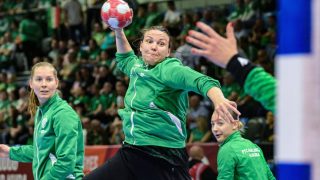Dragana Cvijic, az FTC játékosa a Török Bódog női kézilabda Magyar Kupa négyes elődöntőjében a Győri Audi ETO KC - FTC-Rail Cargo Hungaria mérkőzés előtti bemelegítésen a Tatabányai Multifunkcionális Csarnokban 2026. május 2-án.