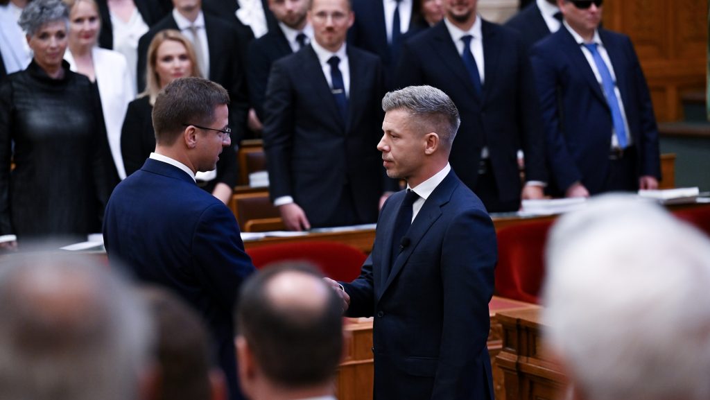 „Politikai bosszú” – így reagált Gulyás Gergely, hogy felbontják Krausz Ferenc alapítványának 261 milliárdos szerződését