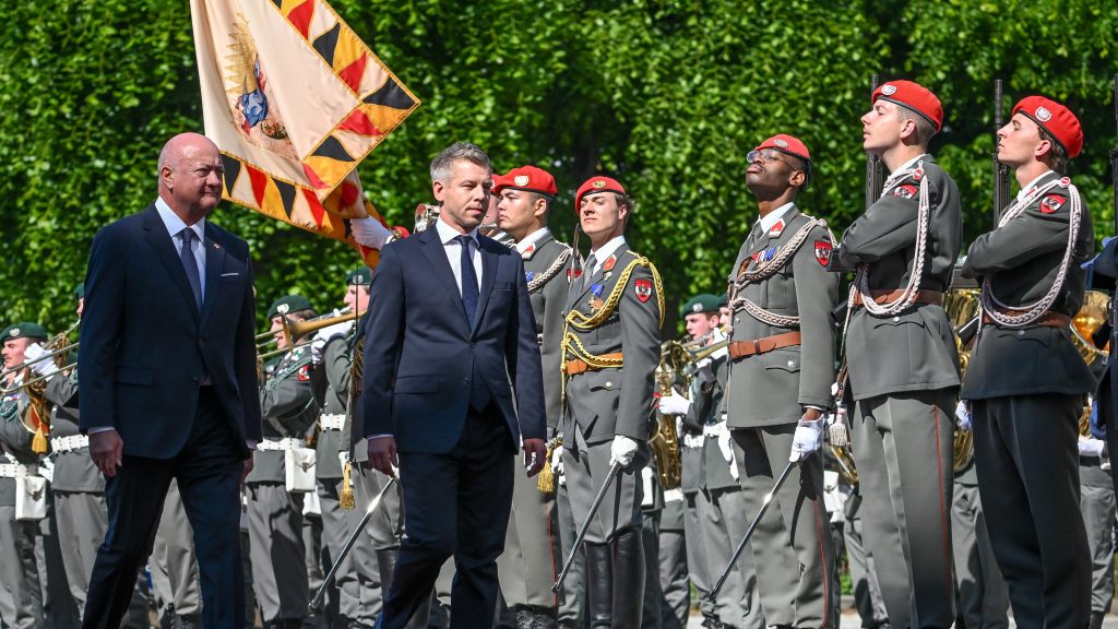 Osztrák kancellár a Magyar Péterrel közös tájékoztatón: A bizalomhoz párbeszéd kell