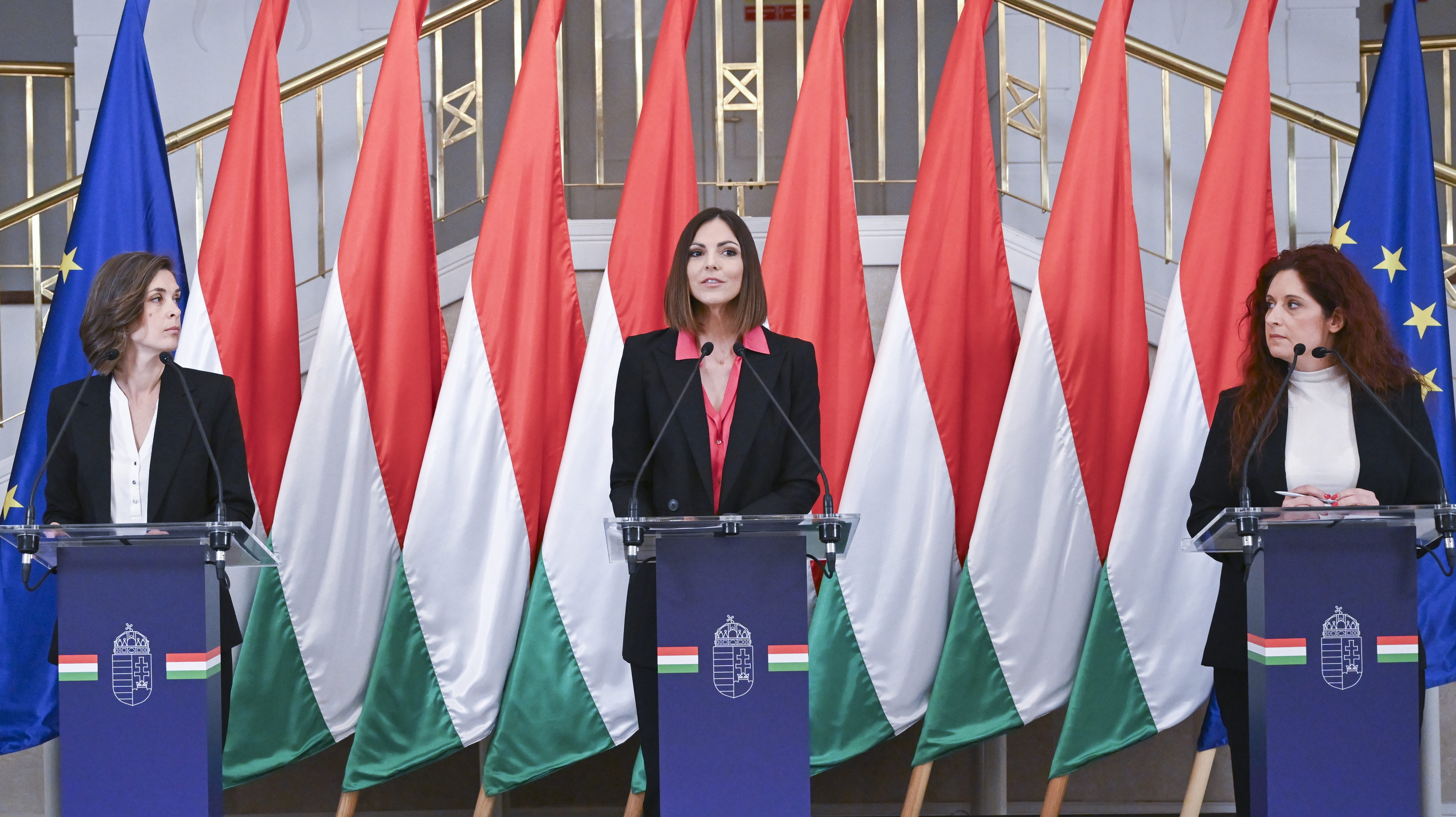 Szondi Vanda, Köböl Anita, Magyar Éva