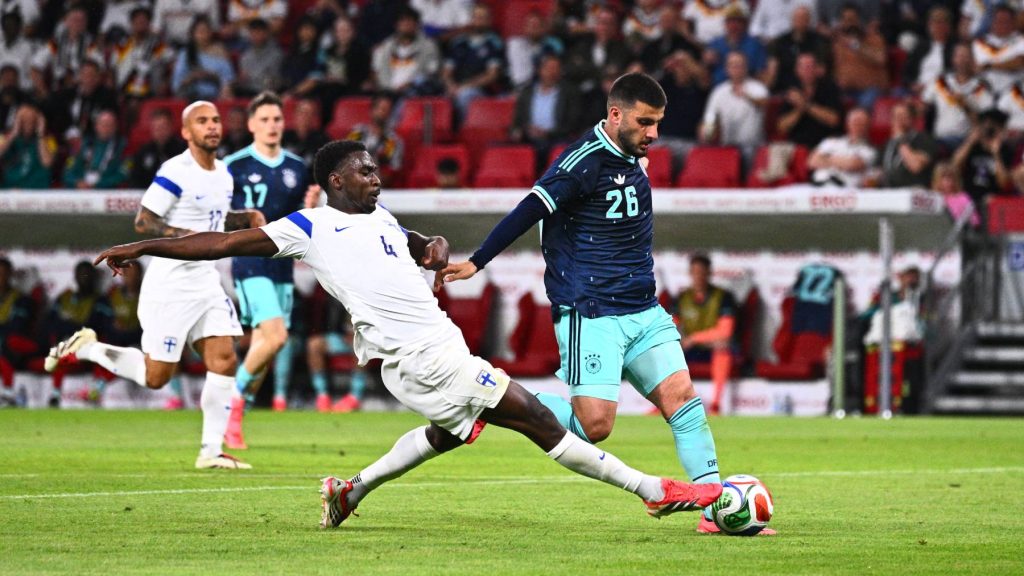 31 May 2026, Rhineland-Palatinate, Mainz: Soccer, men: World Cup preparation, international match before the World Cup finals, Mewa Arena, Deniz Undav (r, Germany) in a duel with Tony Miettinen (Finland) before his goal for 3:0. Photo: Tom Weller/dpa - IMPORTANT NOTE: In accordance with the regulations of the DFL German Football League and the DFB German Football Association, it is prohibited to utilize or have utilized photographs taken in the stadium and/or of the match in the form of sequential images and/or video-like photo series.