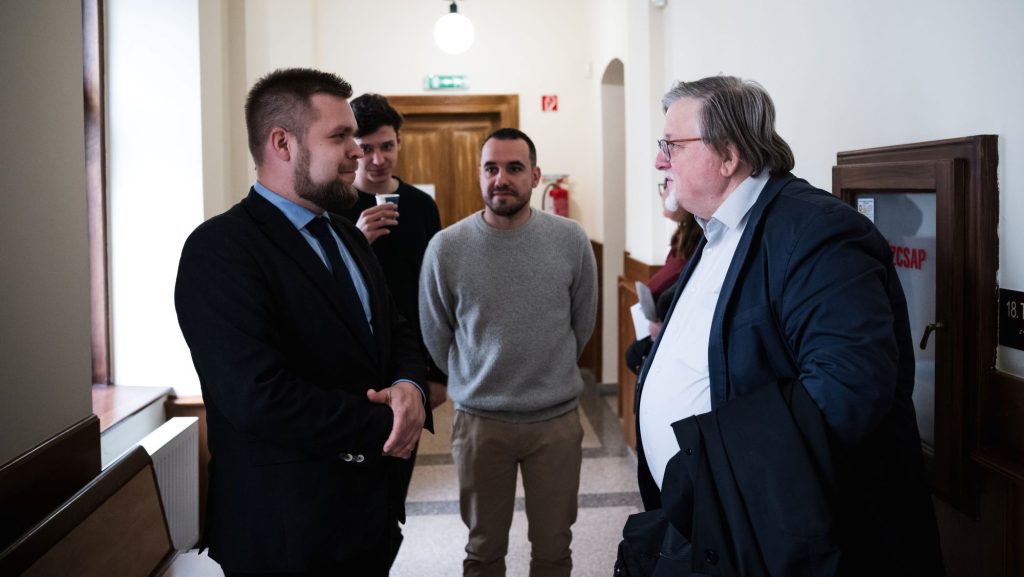 Fásy Zsüliett cége is a győri közmédiának dolgozott, ahol Pintér Bence szerint Dézsi Csaba András hozzátartozója érintettsége is felmerült